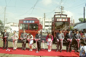 レトロ調電車バス出発式 レトロ調電車バス出発式