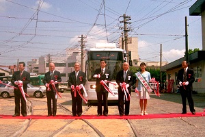 日本初の超低床電車 日本初の超低床電車
